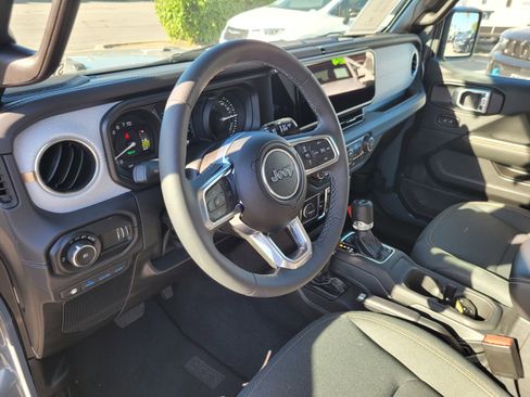 Used 2025 Jeep Wrangler Unlimited Sahara AWD/4WD image 13