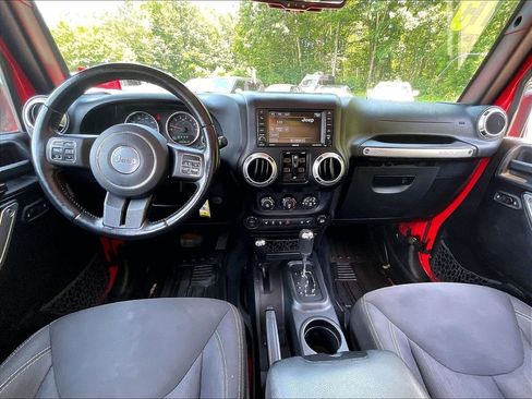 Used 2015 Jeep Wrangler Unlimited Sahara w/ Connectivity Group AWD/4WD image 20
