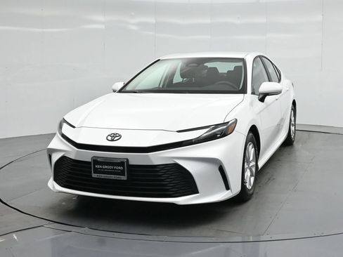Used 2025 Toyota Camry LE FWD image 48
