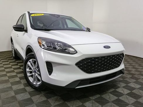 Used 2022 Ford Escape SE w/ Cold Weather Package FWD image 3