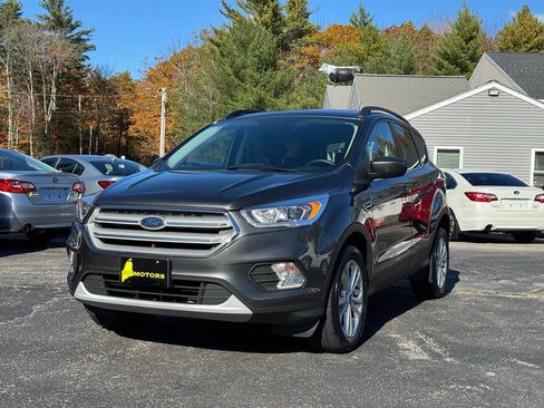 Used 2019 Ford Escape SEL image 2