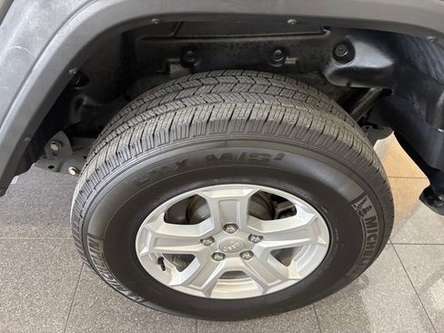 Used 2021 Jeep Wrangler Unlimited Sport image 29