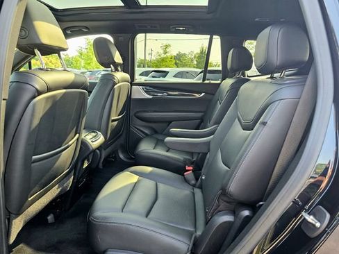 Used 2021 Cadillac XT6 Premium Luxury AWD/4WD image 24