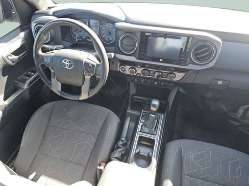 Used 2016 Toyota Tacoma TRD Off-Road AWD/4WD image 30