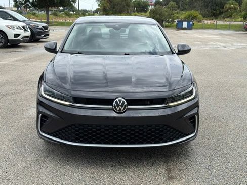 Used 2025 Volkswagen Jetta SE FWD image 22