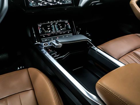 Used 2022 Audi e-tron Premium image 6