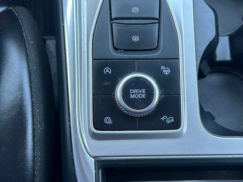 Used 2020 Ford Explorer Platinum w/ Premium Technology Package AWD/4WD image 32