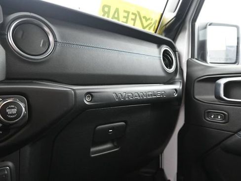 Used 2022 Jeep Wrangler Unlimited Rubicon 4xe w/ Cold Weather Group AWD/4WD image 29