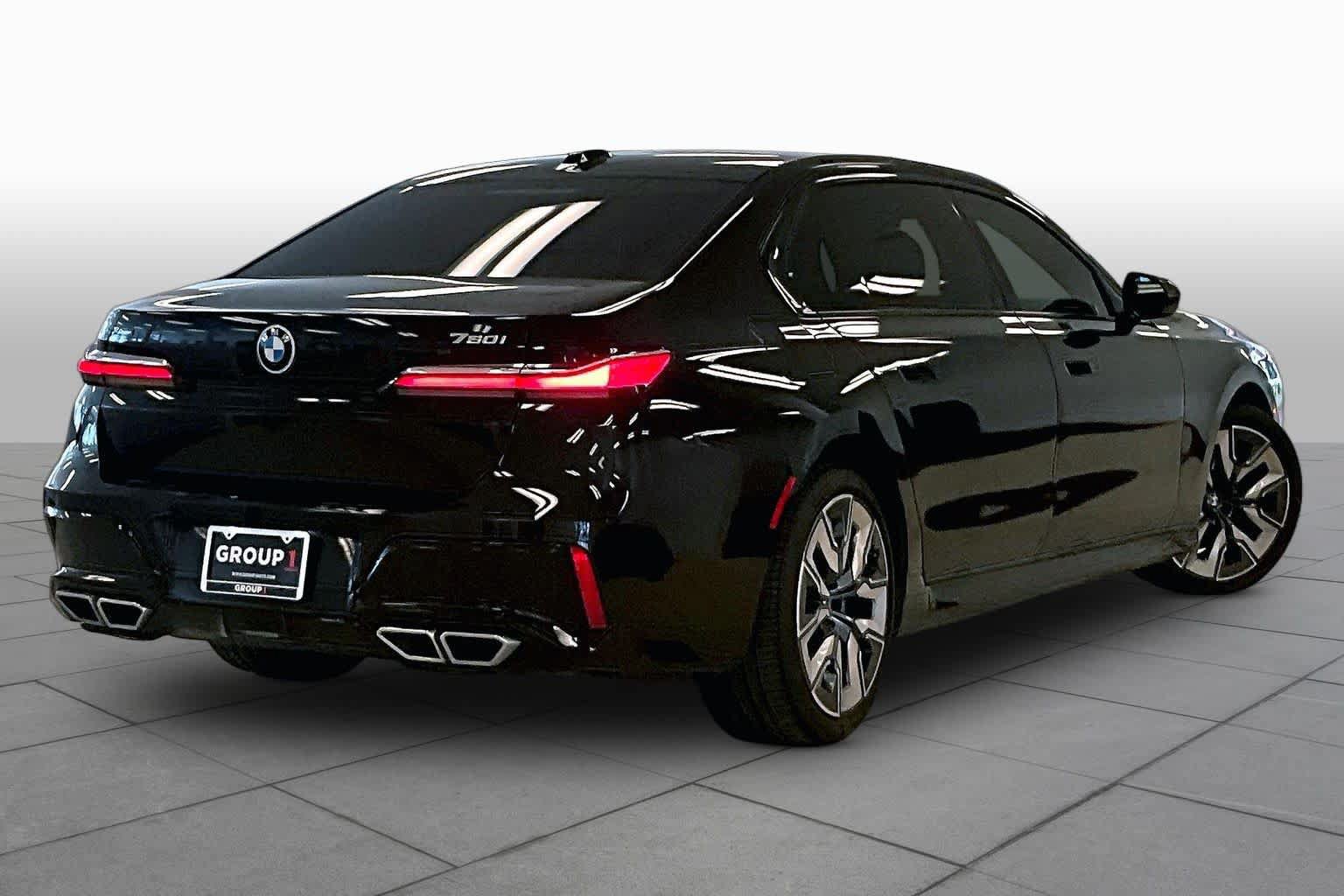 Used 2023 BMW 760i xDrive AWD/4WD image 11