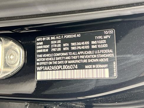 Used 2023 Porsche Macan AWD/4WD image 32