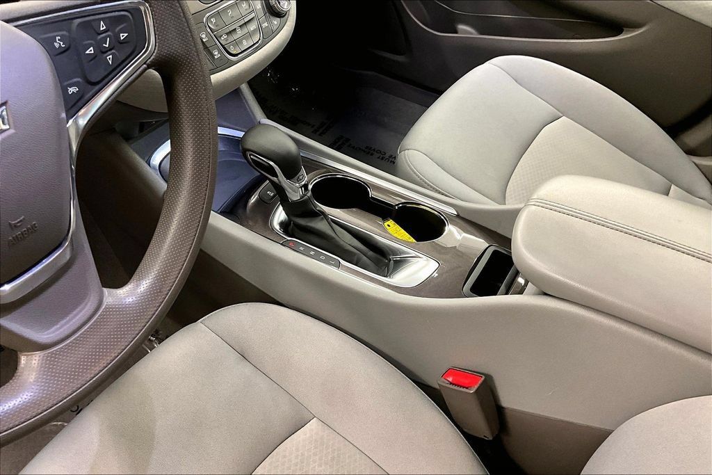 Used 2021 Chevrolet Malibu LT FWD image 16