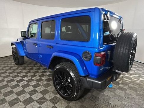 Used 2024 Jeep Wrangler Unlimited Sahara AWD/4WD image 4
