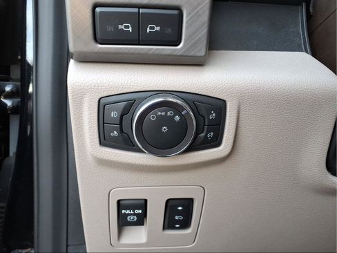 Used 2020 Ford F150 Limited w/ Trailer Tow Package image 17