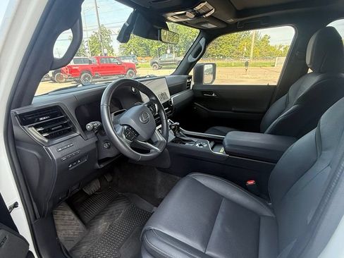 Used 2024 Lexus GX 550 AWD/4WD image 8