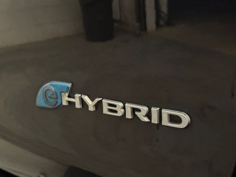 Used 2022 Chrysler Pacifica Touring-L w/ Uconnect Theater Family Group image 10