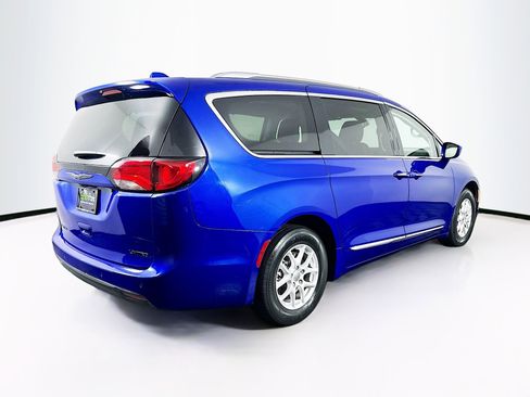 Used 2020 Chrysler Pacifica Touring-L image 9