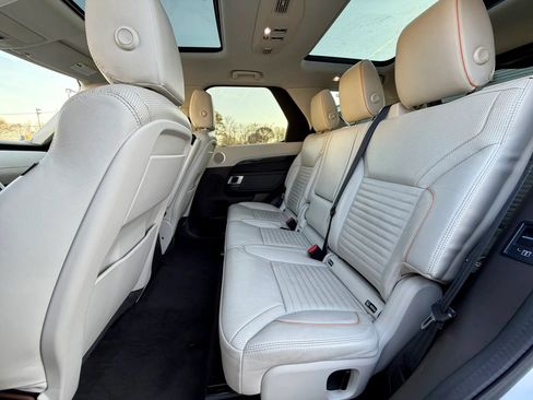 Used 2019 Land Rover Discovery HSE AWD/4WD image 36