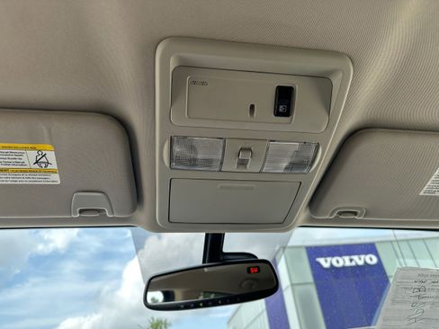 Used 2016 Nissan Titan SV image 22