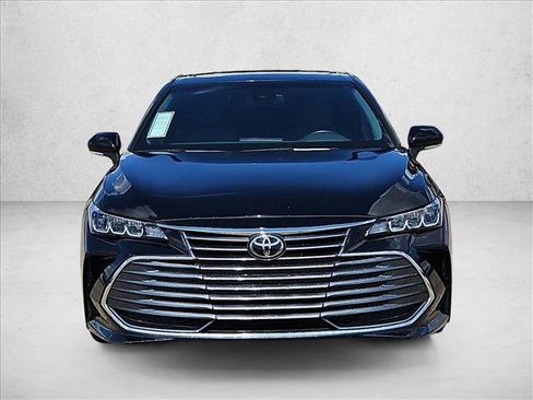 Used 2022 Toyota Avalon XLE w/ Moonroof Package FWD image 2