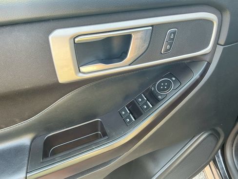 Used 2020 Ford Explorer XLT w/ Comfort Package RWD image 16