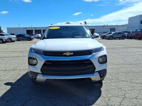 Used 2023 Chevrolet TrailBlazer LT w/ Convenience Package FWD image 2