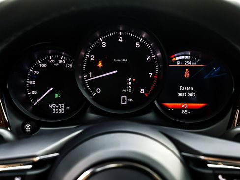 Used 2023 Porsche Macan image 19