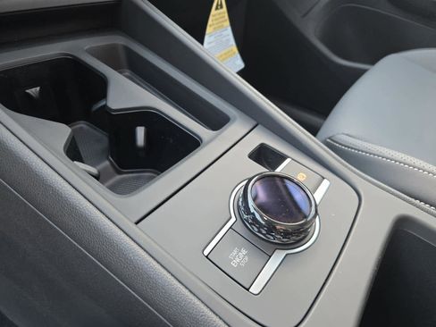 New 2026 Volkswagen Tiguan SE image 17