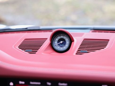 Used 2022 Porsche 911 Turbo image 34