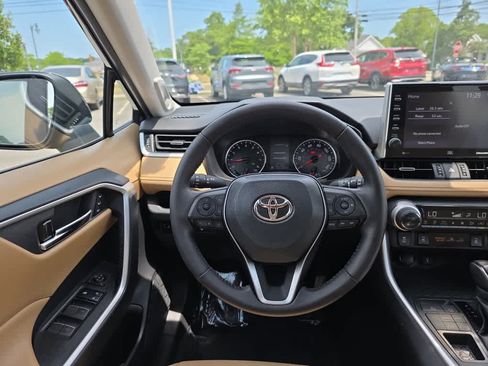 Used 2022 Toyota RAV4 XLE Premium AWD/4WD image 18