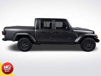 Used 2024 Jeep Gladiator Sport video 2