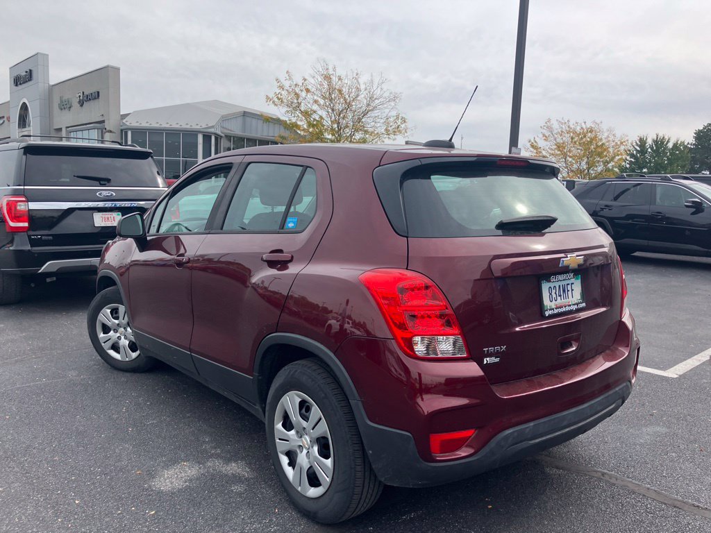 Used 2017 Chevrolet Trax LS FWD image 2