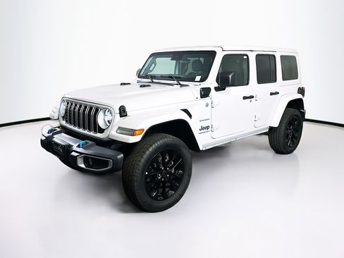 Used 2024 Jeep Wrangler Unlimited Sahara AWD/4WD image 3