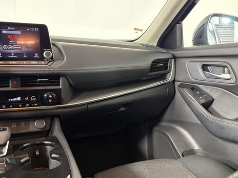 Used 2024 Nissan Rogue SV FWD image 27