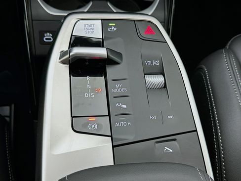 Used 2025 BMW X1 M35i w/ Premium Package image 17