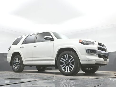 Used 2018 Toyota 4Runner Limited AWD/4WD image 41