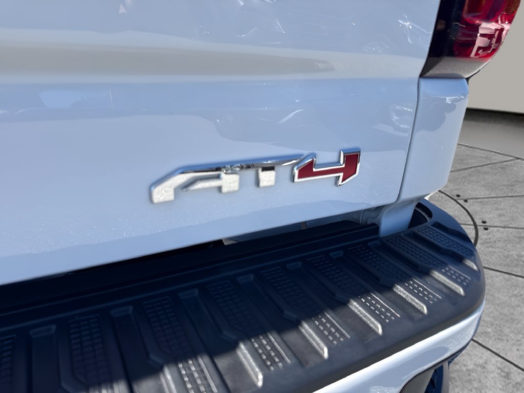 Used 2023 GMC Sierra 1500 AT4 w/ Technology Package AWD/4WD image 31