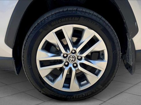 Used 2022 Toyota RAV4 XLE Premium FWD image 11