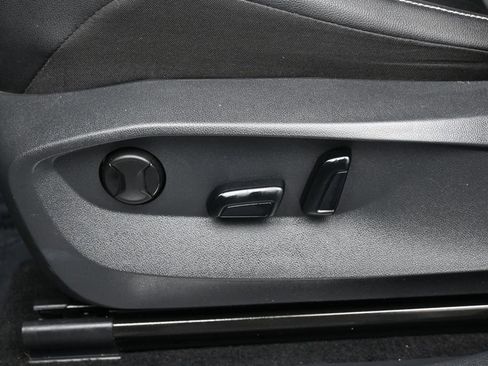 Used 2022 Volkswagen Tiguan SE R-Line image 12