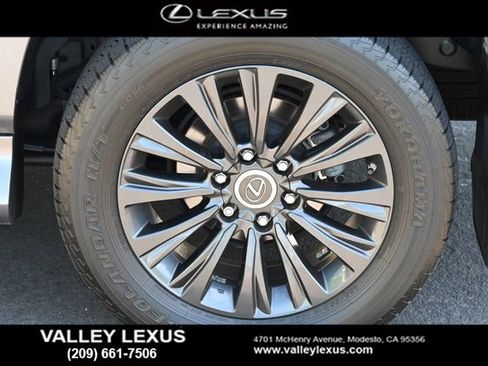Used 2021 Lexus GX 460 Premium w/ Accessory Package image 12