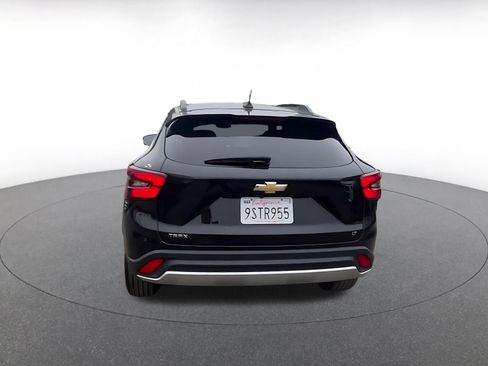 Used 2025 Chevrolet Trax LT image 12