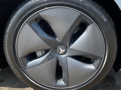 Used 2018 Tesla Model 3 Long Range image 16