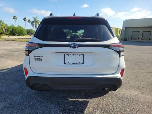 Used 2025 Subaru Forester Premium AWD/4WD image 6