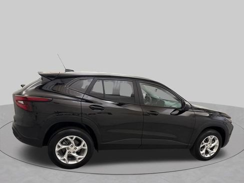 Used 2024 Chevrolet Trax LS w/ LS Convenience Package FWD image 5