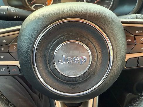 Used 2017 Jeep Renegade Latitude image 15