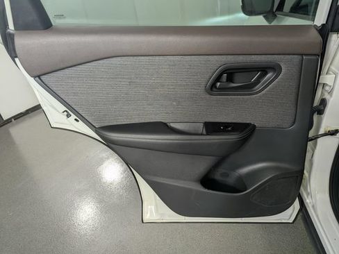 Used 2022 Nissan Rogue S AWD/4WD image 16