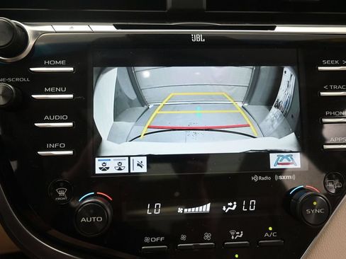 Used 2018 Toyota Camry XLE FWD image 27