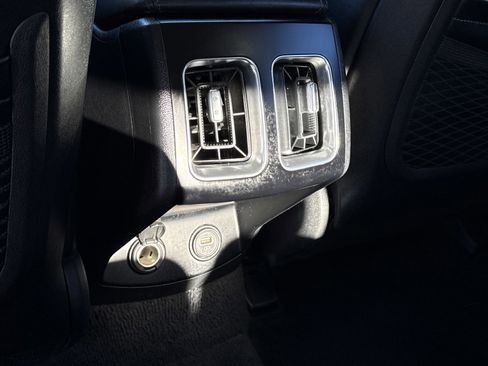 Used 2022 Kia Sorento EX w/ Panoramic Sunroof Package image 16