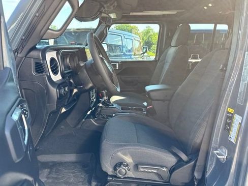 Used 2025 Jeep Wrangler Unlimited Sport AWD/4WD image 13