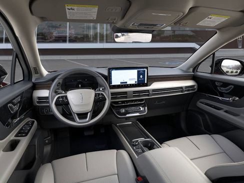 New 2025 Lincoln Corsair Reserve image 9