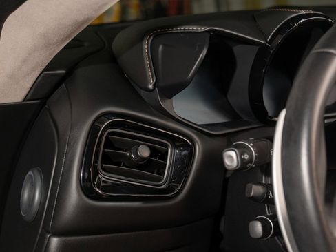 Used 2020 Aston Martin V8 Vantage Coupe image 11